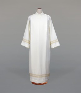 Alba kapłańska ze złotym haftem