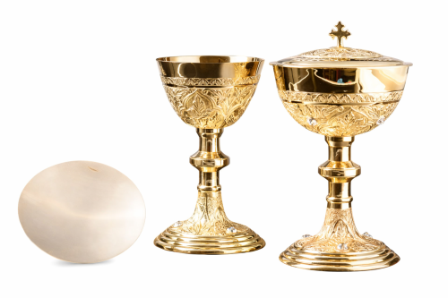 Komplet naczyń liturgicznych z bogatym ornamentem