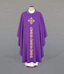 Fioletowy ornat liturgiczny z efektownym pasem