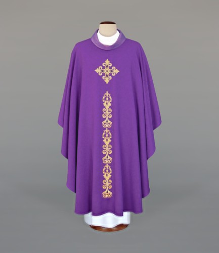 fioletowy ornat liturgiczny