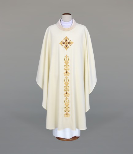 kremowy ornat liturgiczny