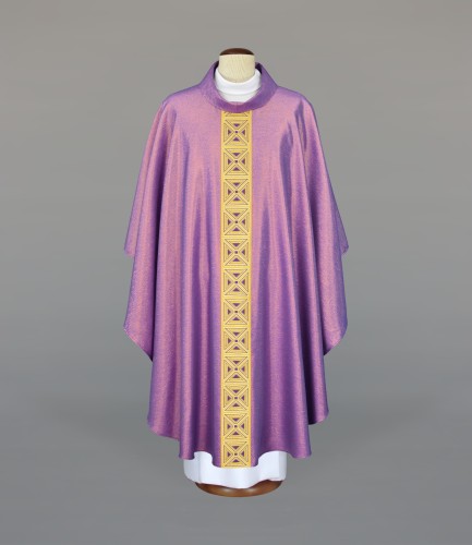 fioletowy ornat liturgiczny