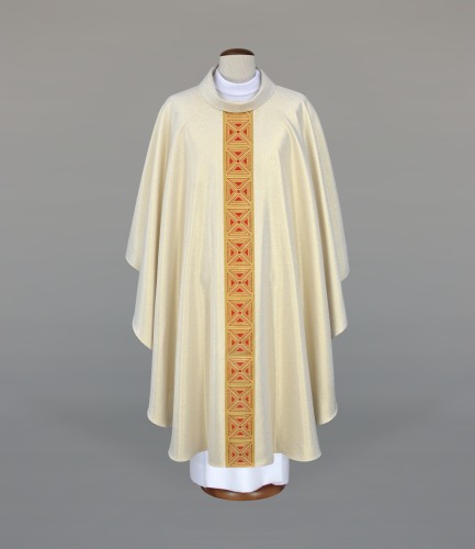 ornat w kolorze kremowym