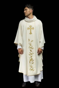 Ornat liturgiczny w kolorze ecru