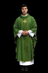 Ornat zielony z haftem krzyż