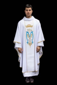 Biały ornat z haftem Maryjnym