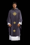 Ornat fioletowy z aksamitnym pasem i haftem krzyży