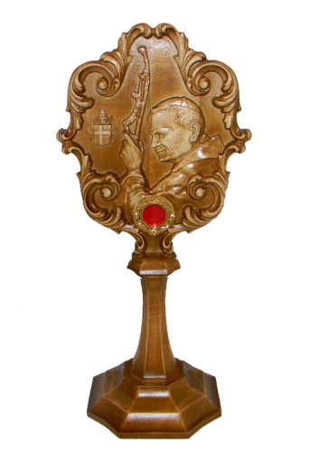 Relikwiarz drewniany na relikwie Jana Pawła II -1