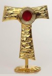  Relikwiarz 003a w kształcie franciszkańskiego symbolu TAU