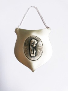 Srebrny ryngraf z wizerunkiem Maryi