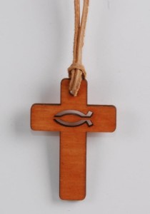 Zawieszka drewniana - krzyż z rybką