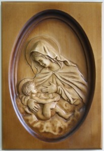 Matka Boska Karmiąca 5D; płaskorzeźba drewniana