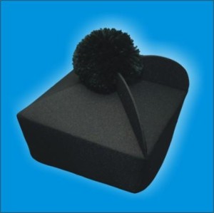 Biret dla księdza czarny trójrożny 