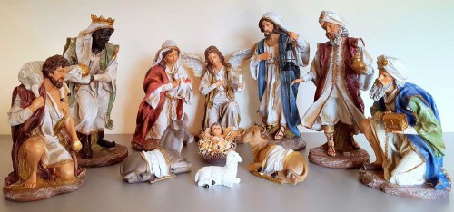 Szopka bożonarodzeniowa o wysokości 33 cm