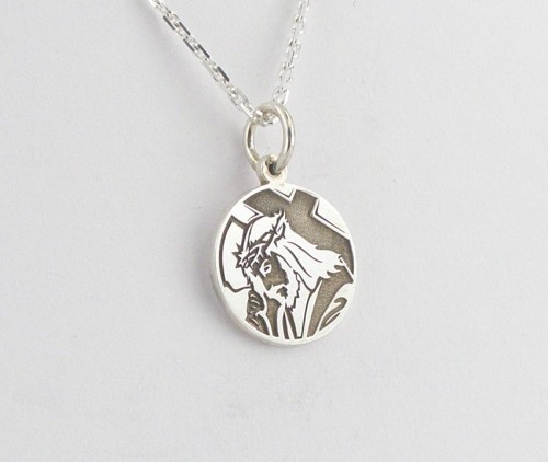 medalik srebrny z Chrystusem