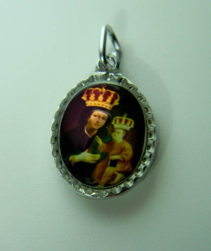 Medalik z masy żywicznej Matka Boża Łaskawa Kielecka-1