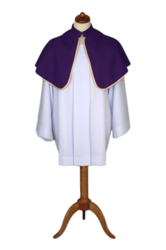 Fioletowa pelerynka ministrancka