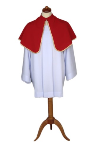 Czerwona pelerynka ministrancka