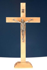 Krzyż stojący drewniany 32 cm